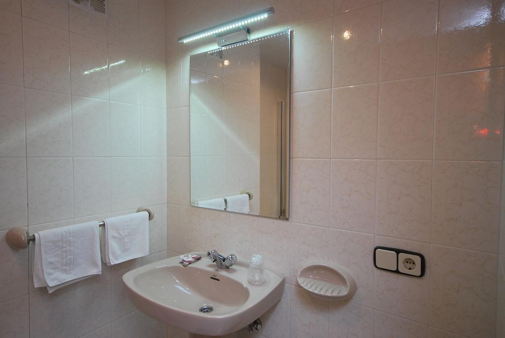 Hotel Principado De Europa อาเรนัส เด กาบราเลส ภายนอก รูปภาพ