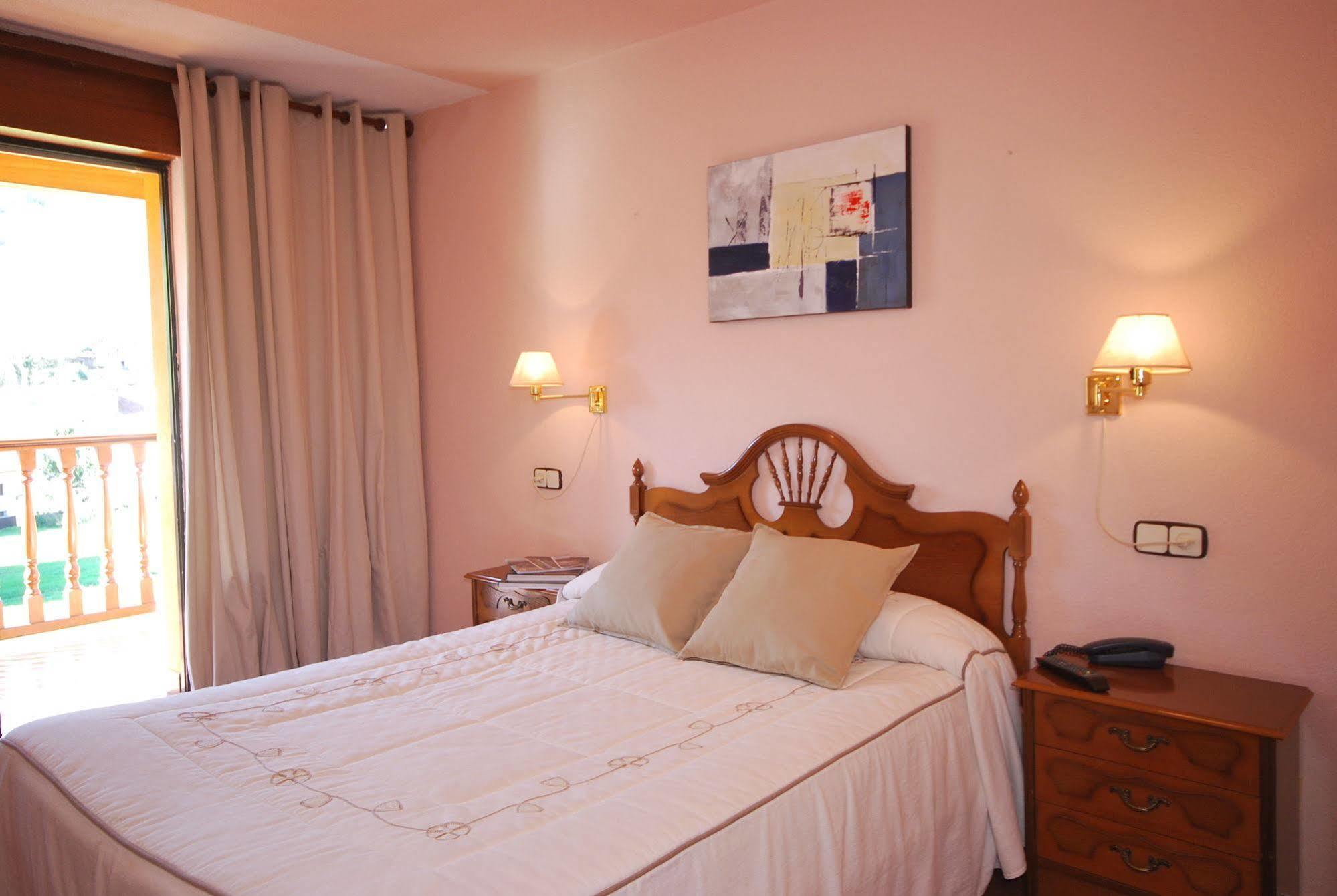 Hotel Principado De Europa อาเรนัส เด กาบราเลส ภายนอก รูปภาพ
