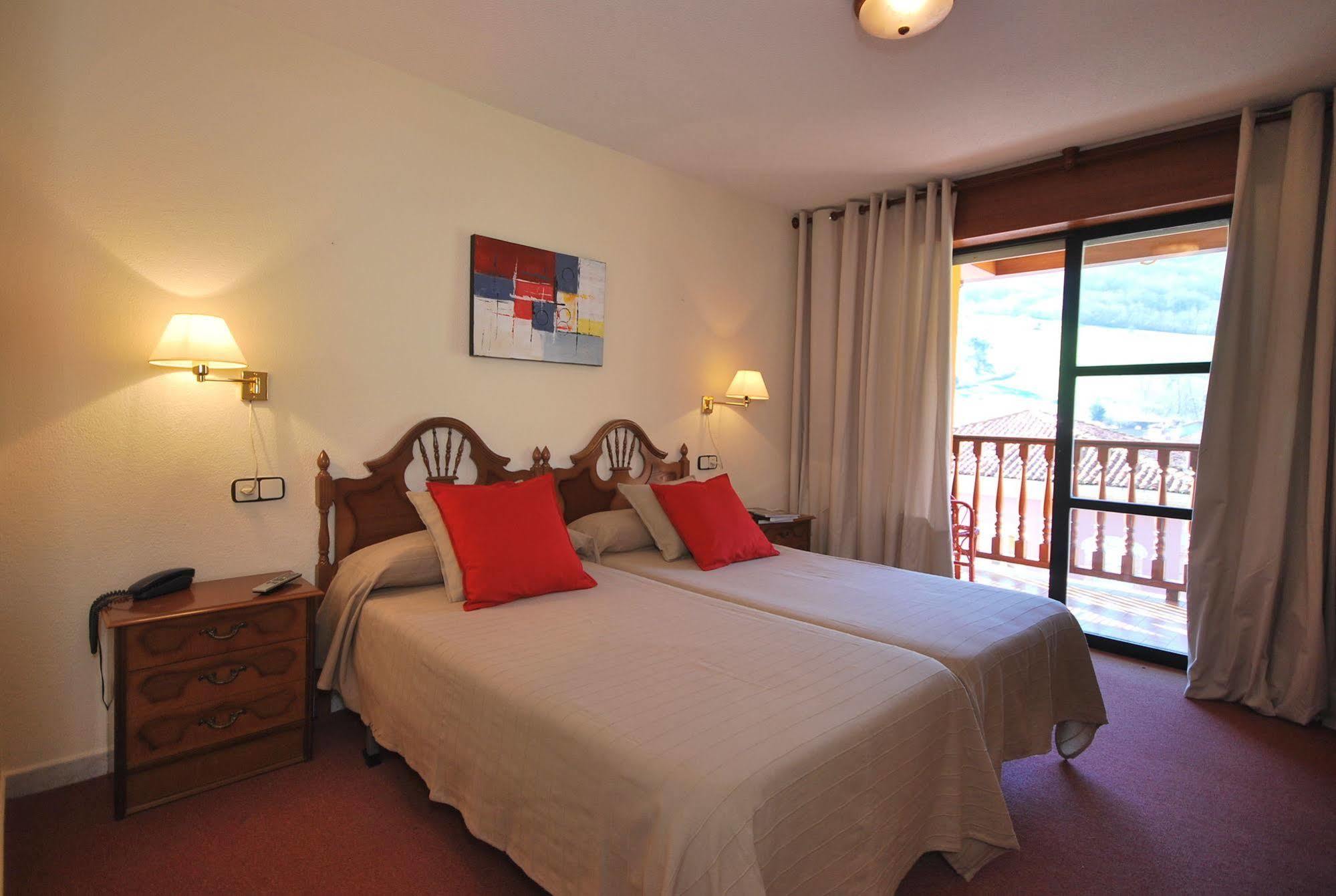 Hotel Principado De Europa อาเรนัส เด กาบราเลส ภายนอก รูปภาพ