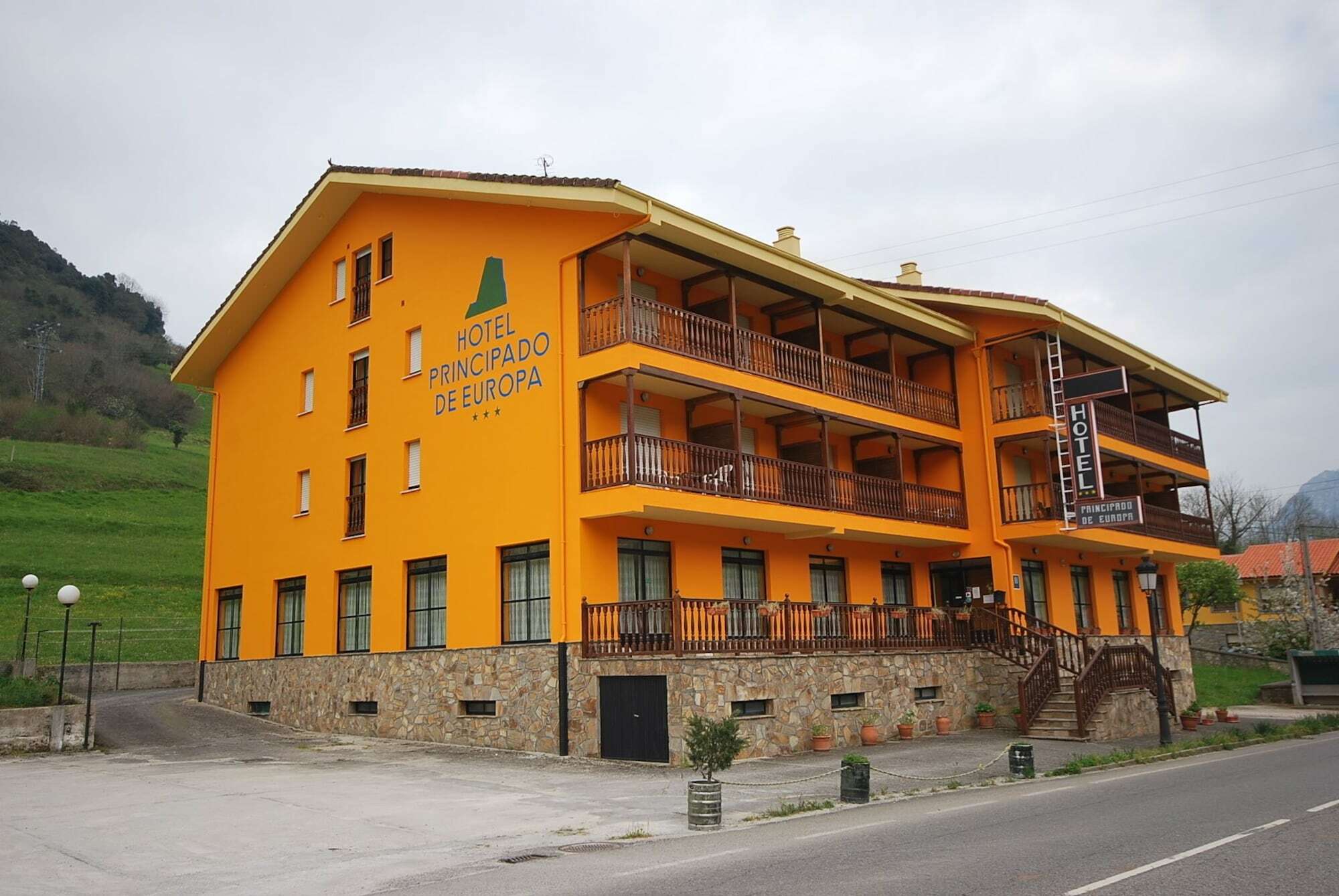 Hotel Principado De Europa อาเรนัส เด กาบราเลส ภายนอก รูปภาพ